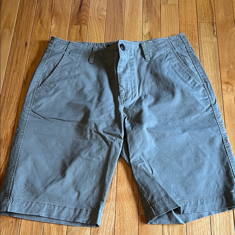 Aeropostale Men's Slate Gray Flat Front Shorts